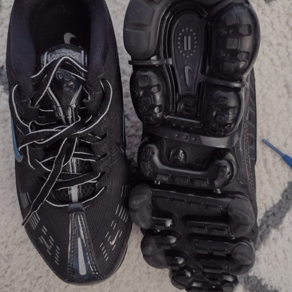 NIKE AIR MAX 720 GIRLS SIZE 7 - Picture 2 of 4